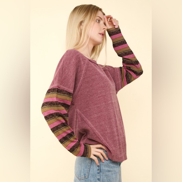 Maroon raw hem Stitched contrast sleeve stripe tunic pullover knit top henley - Picture 4 of 6
